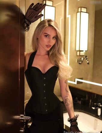 Eva Level Nahé Úniky OnlyFans Fotka 21