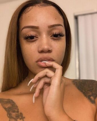 Exactly E Nahé Úniky OnlyFans Fotka 1