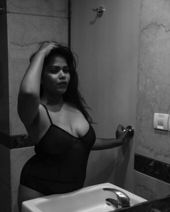 Fire Fly Nahé Úniky OnlyFans Fotka 13