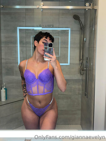 Gianna Evelyn Nahé Úniky OnlyFans Fotka 43