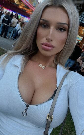 _Glamzon_ Nahé Úniky OnlyFans Fotka 14