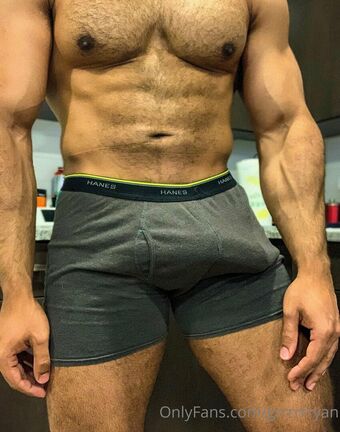 grrrrrryan Nahé Úniky OnlyFans Fotka 4