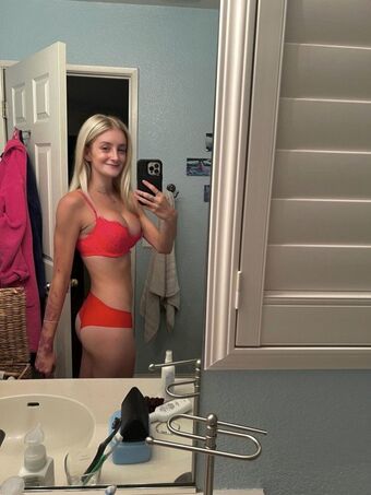 Hailey Sinclair Nahé Úniky OnlyFans Fotka 4