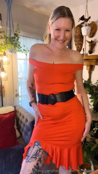 harlowflowerfootgoddess