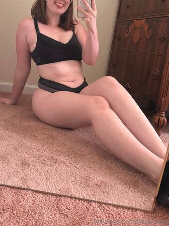 hazel.nuts Nahé Úniky OnlyFans Fotka 24