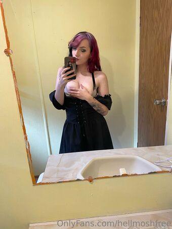 hellmoshfree Nahé Úniky OnlyFans Fotka 15