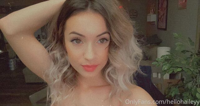 hellohaileyy Nahé Úniky OnlyFans Fotka 5