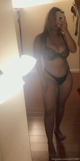 Helloporscha Nahé Úniky OnlyFans Fotka 9