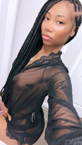 Isabel Nahé Úniky OnlyFans Fotka 33