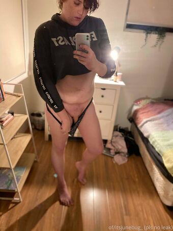 itsjunebug_ Nahé Úniky OnlyFans Fotka 32