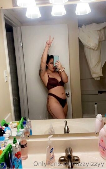 izzyizzyy Nahé Úniky OnlyFans Fotka 5