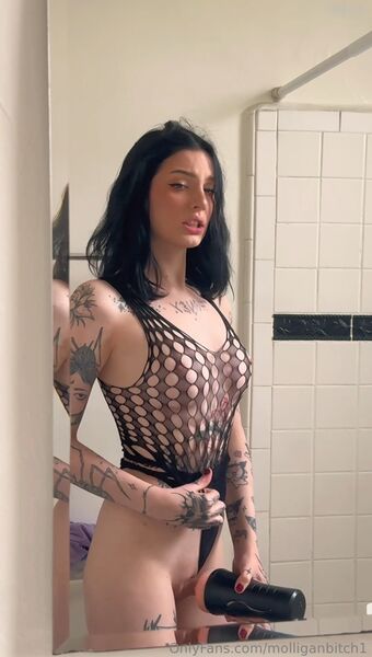 Julia Molligan | molliganbitch