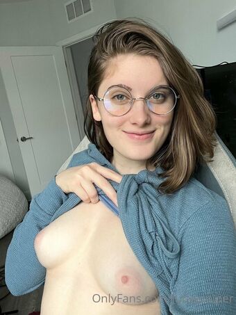 June Juniper Nahé Úniky OnlyFans Fotka 13