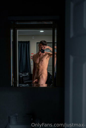 justmax- Nahé Úniky OnlyFans Fotka 4