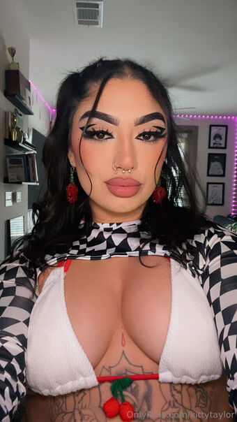 kittytaylor Nahé Úniky OnlyFans Fotka 1