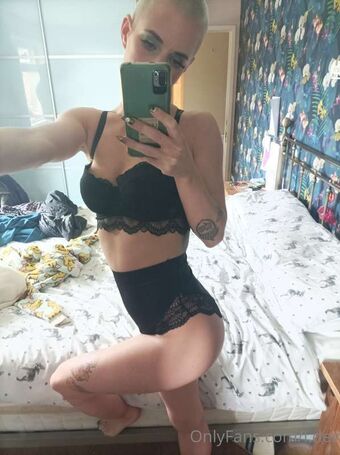 L.Dev Nahé Úniky OnlyFans Fotka 14