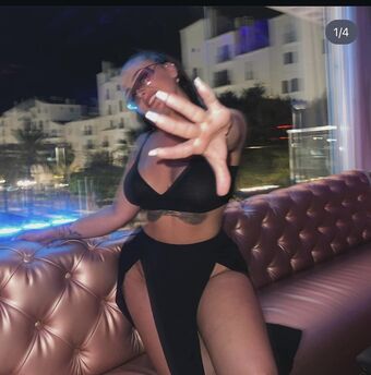 Lele Dev Nahé Úniky OnlyFans Fotka 1