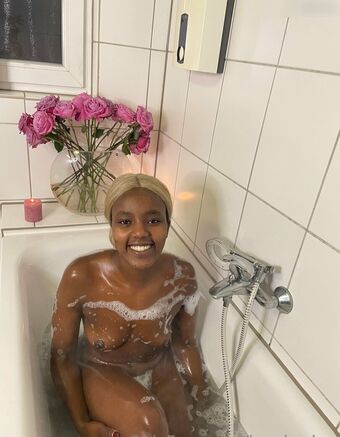Leoniweber Nahé Úniky OnlyFans Fotka 13