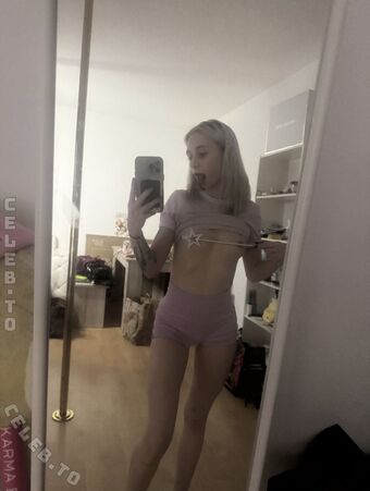 lilli_fee Nahé Úniky OnlyFans Fotka 1
