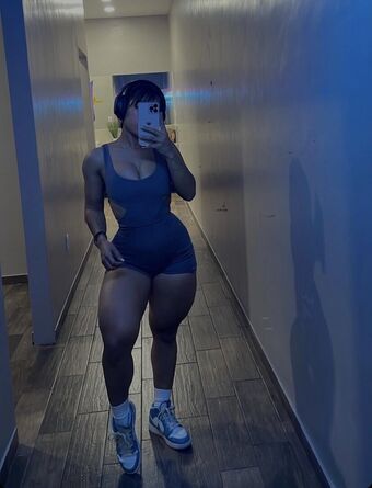 Linnnna Linnnna Nahé Úniky OnlyFans Fotka 4