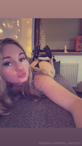 Lizzy_cherry21 Nahé Úniky OnlyFans Fotka 11