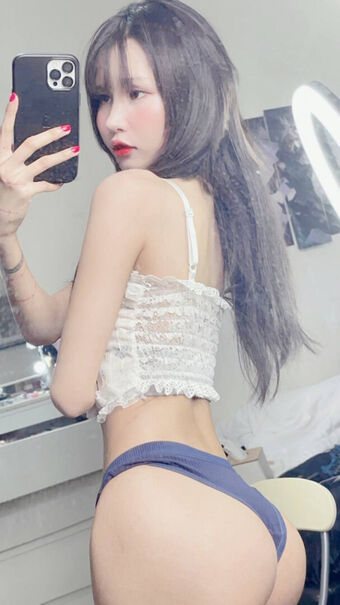 Llthvalo Nahé Úniky OnlyFans Fotka 4