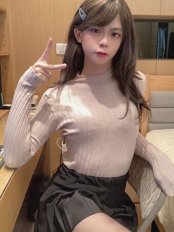 Luoluo Nahé Úniky OnlyFans Fotka 5