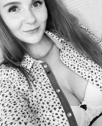 marinkaredhead Nahé Úniky OnlyFans Fotka 17