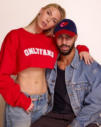 merch Nahé Úniky OnlyFans Fotka 13