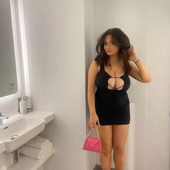 Mia Ely Nahé Úniky OnlyFans Fotka 2