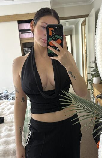 Milli Long Nahé Úniky OnlyFans Fotka 2