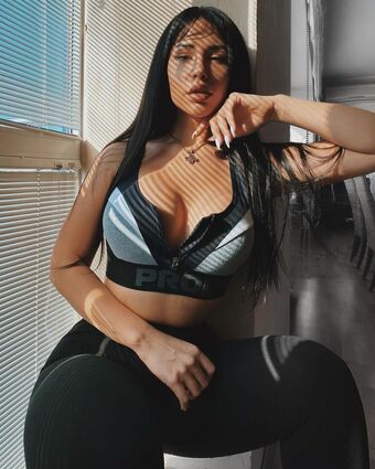Miravi Nahé Úniky OnlyFans Fotka 2