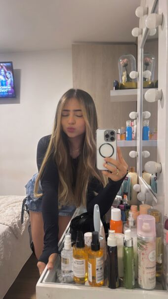 Mishell Cardona