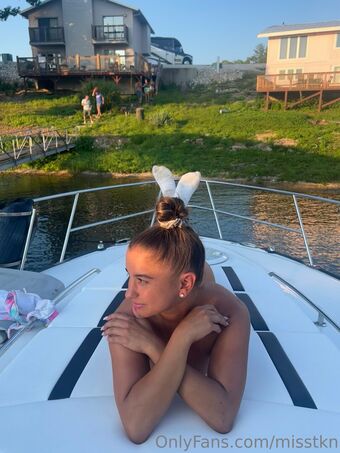 misstkn Nahé Úniky OnlyFans Fotka 30