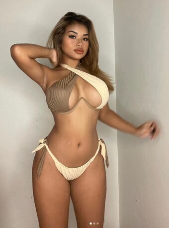 Mo Mo Nahé Úniky OnlyFans Fotka 11