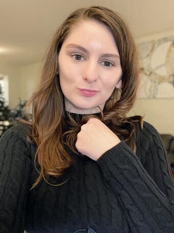 Molly Nahé Úniky OnlyFans Fotka 4
