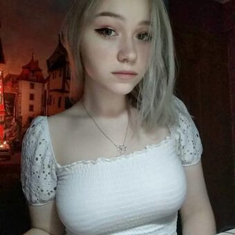 morpheya Nahé Úniky OnlyFans Fotka 2