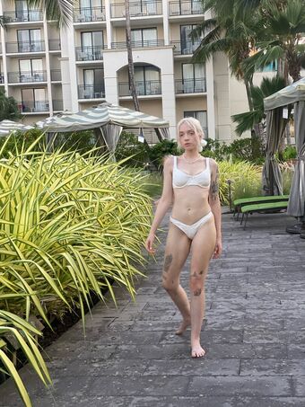 Neoliberal Hell Nahé Úniky OnlyFans Fotka 4