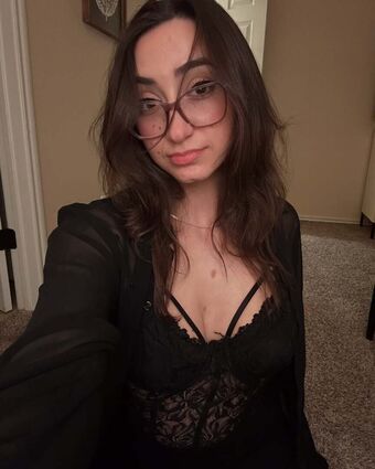 Ninou Nahé Úniky OnlyFans Fotka 3