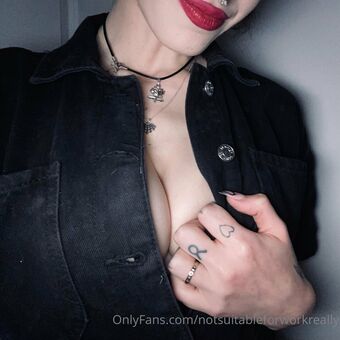 notsuitableforworkreally Nahé Úniky OnlyFans Fotka 2