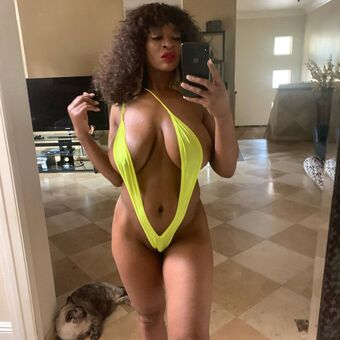 Nyla Storm Nahé Úniky OnlyFans Fotka 4