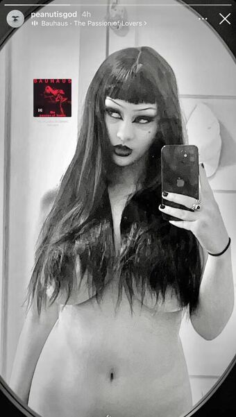 P3anu7_ Nahé Úniky OnlyFans Fotka 6