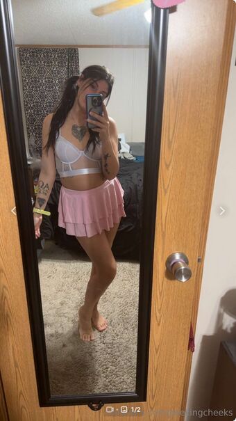 PeekingCheeks Nahé Úniky OnlyFans Fotka 2