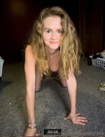 pollypocketx69 Nahé Úniky OnlyFans Fotka 15