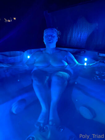 poly_triad Nahé Úniky OnlyFans Fotka 18