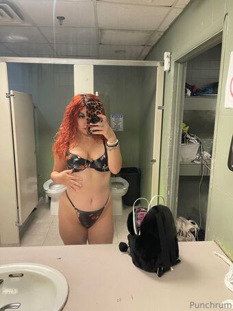 punchrum Nahé Úniky OnlyFans Fotka 32