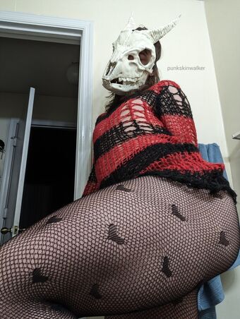 Punkskinwalker Nahé Úniky OnlyFans Fotka 24