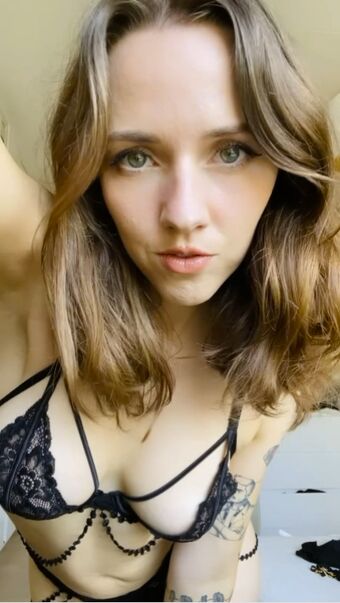 QueenArrow Nahé Úniky OnlyFans Fotka 9