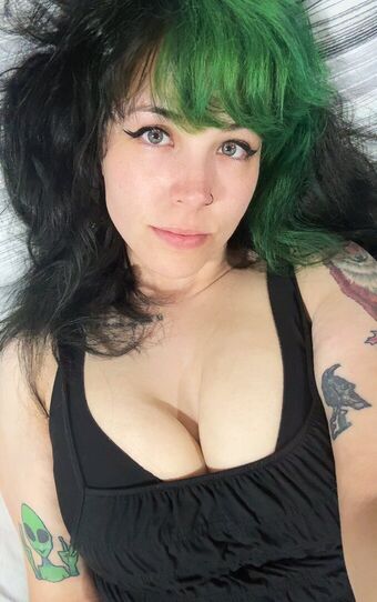 QueenKryptid Nahé Úniky OnlyFans Fotka 17