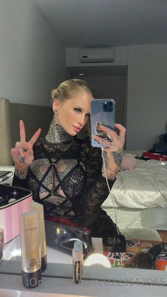 R33 Nahé Úniky OnlyFans Fotka 5